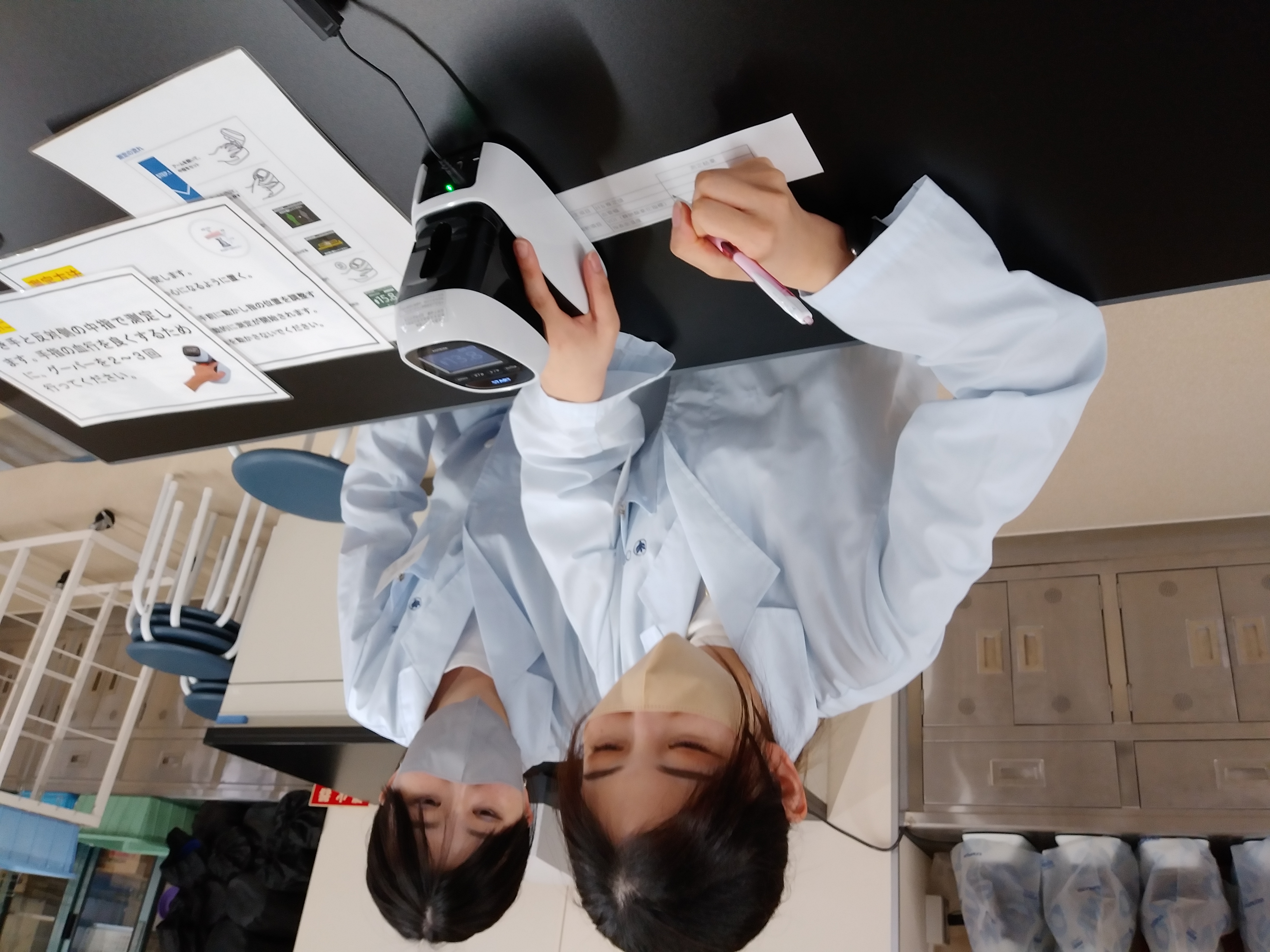 授業では、様々な実験器具を使用しています