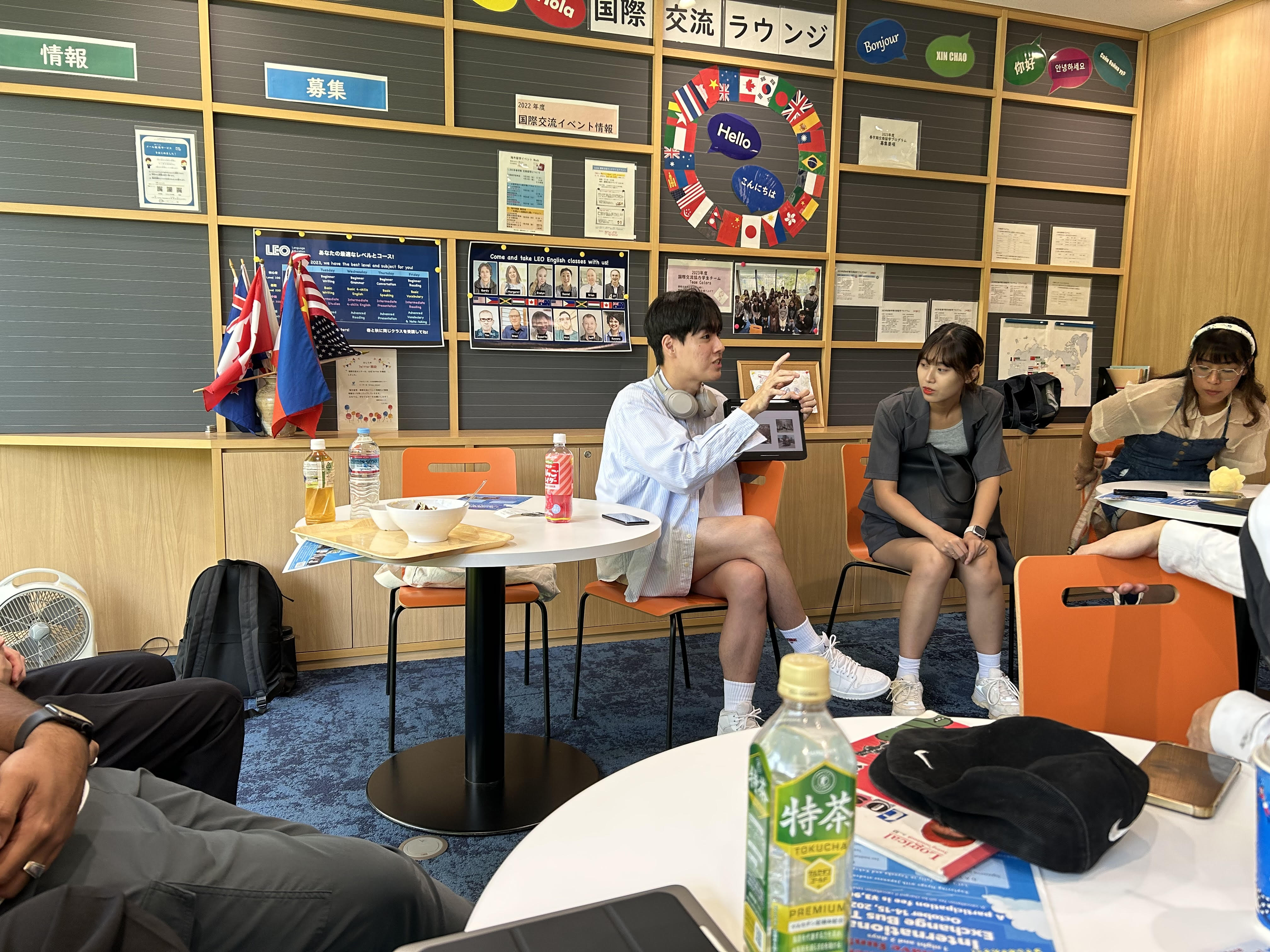 韓国世宗大学の紹介をする交換留学生