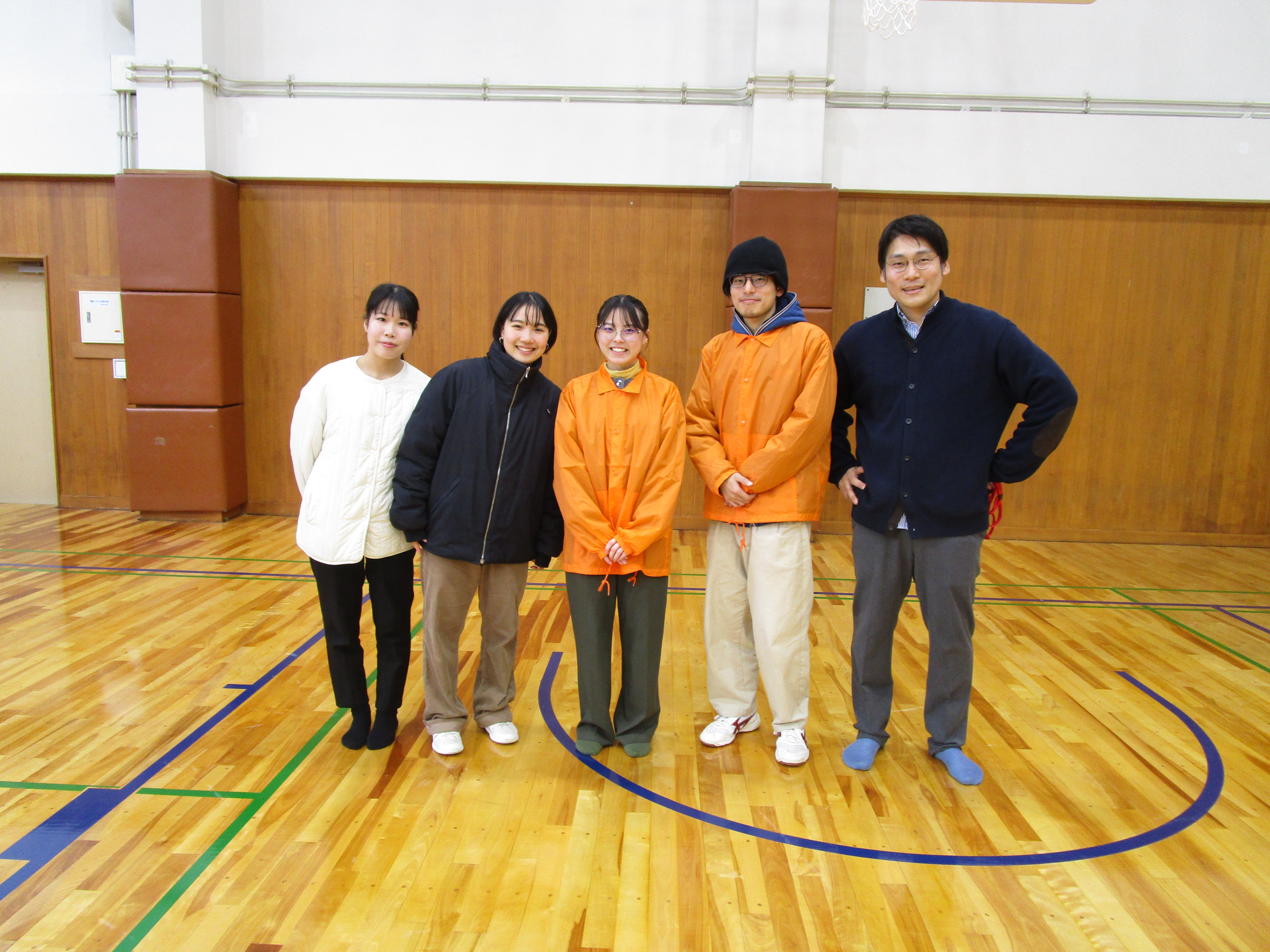 Ebisu Basketball Club members and volunteer students