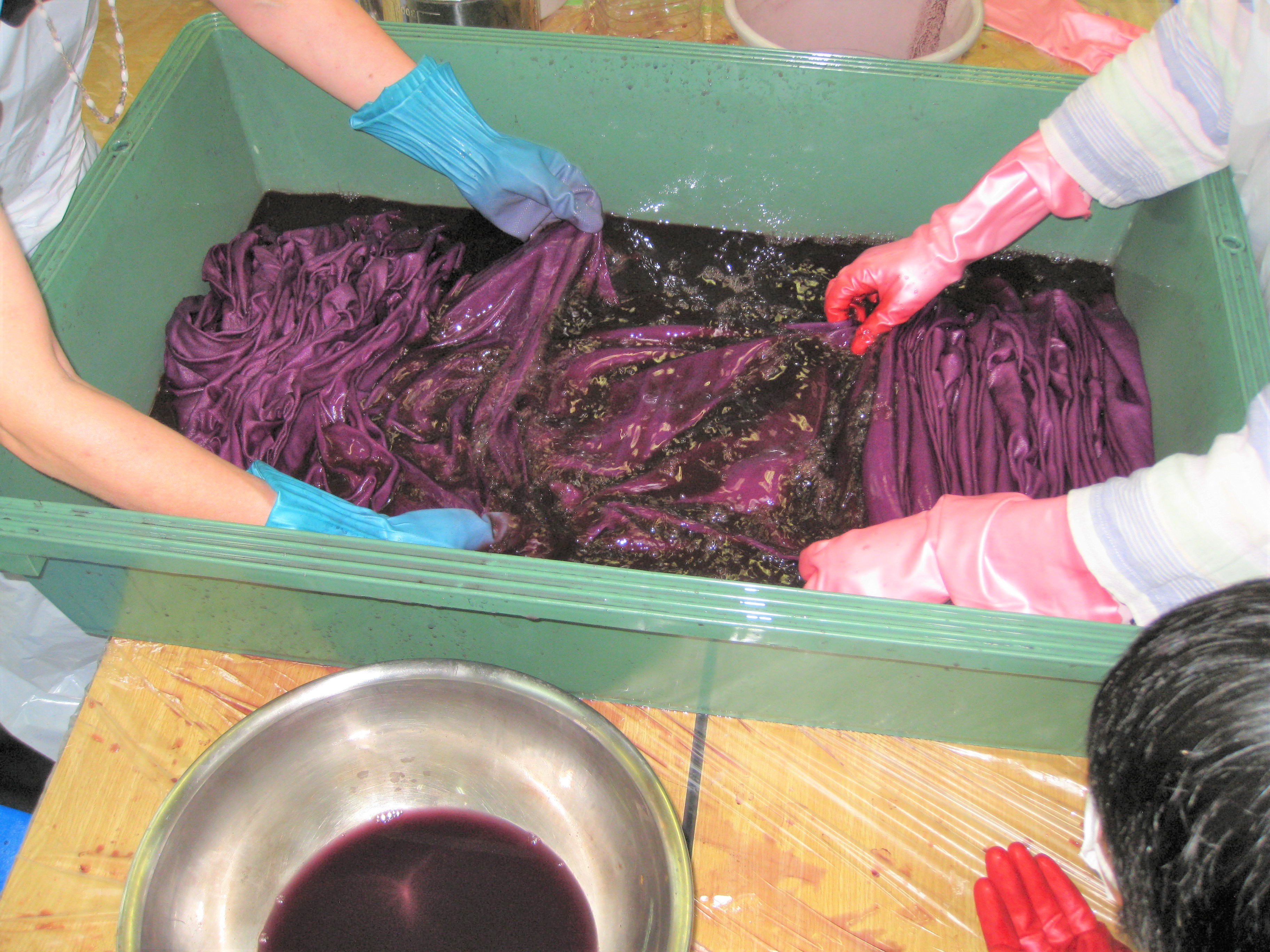 The first dyeing process