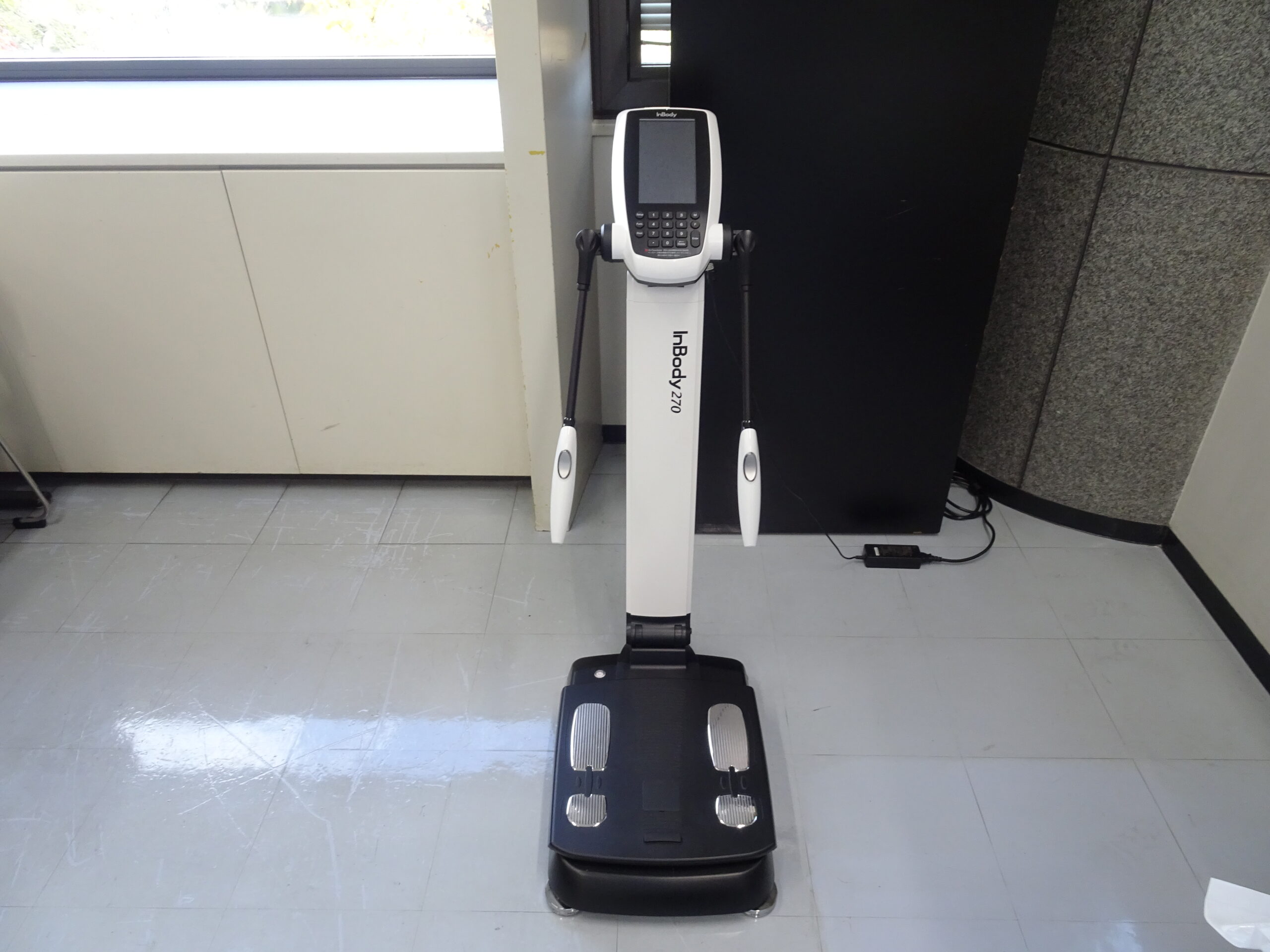 The body composition analyzer "Inbody" can analyze the basic components that make up the body: body water, protein, minerals, and body fat.