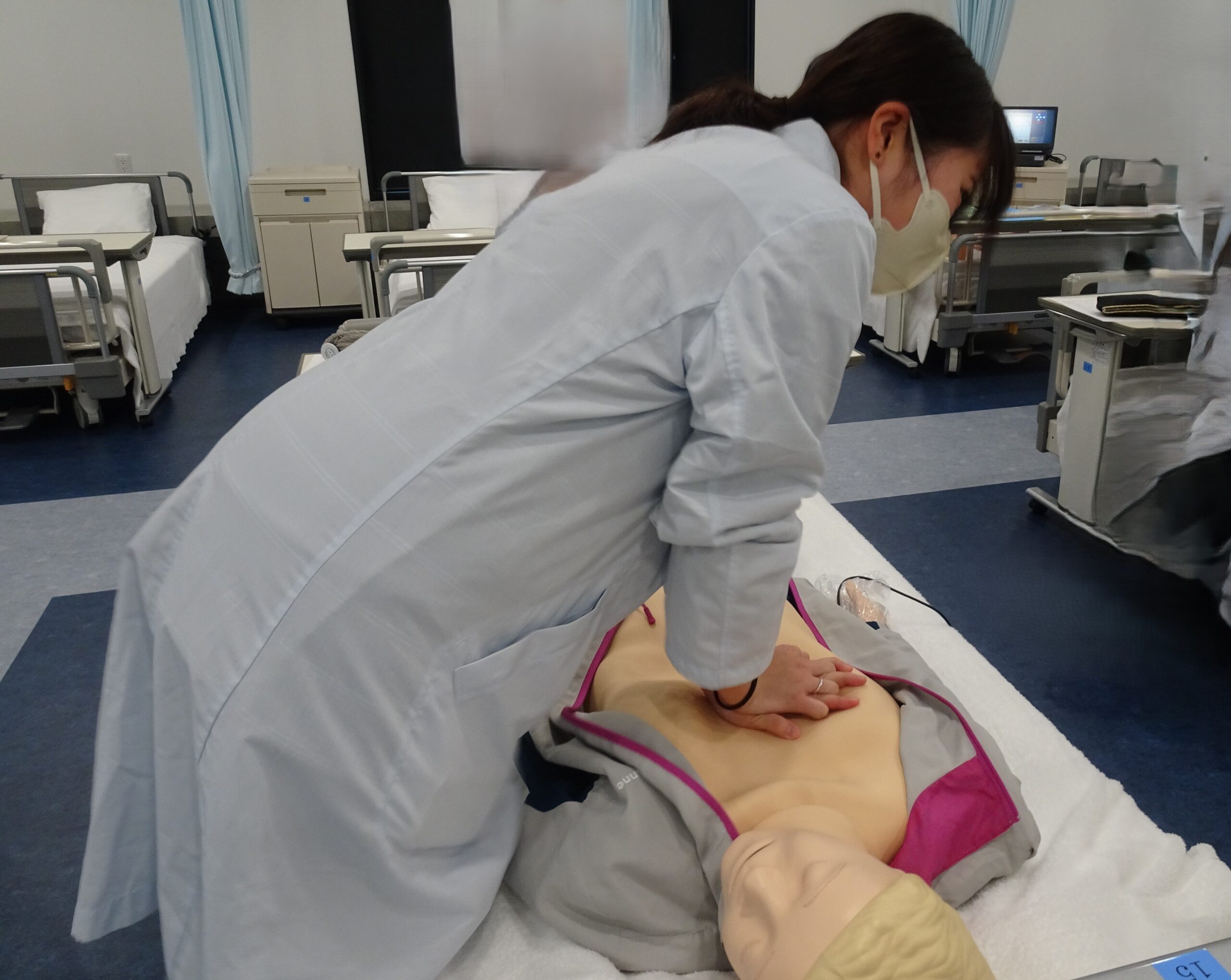 Participants will learn about nutritional management in emergency and acute care and the role of team medical care while experiencing basic CPR (cardiopulmonary resuscitation) techniques using a CPR simulator.