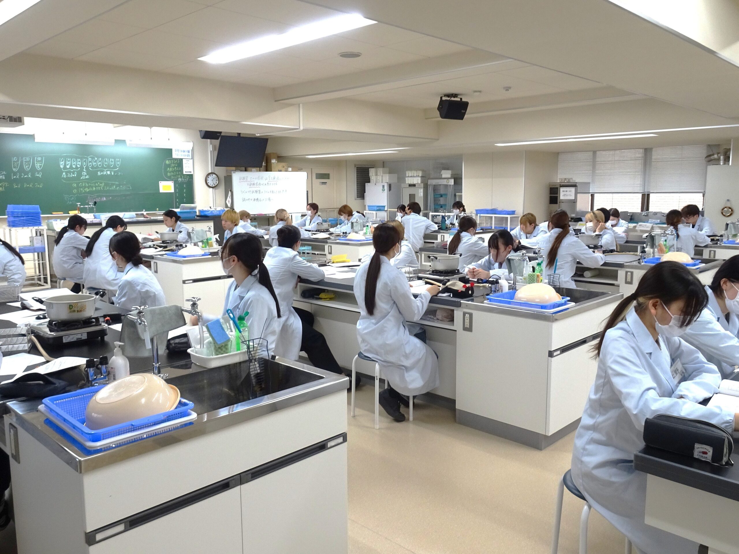 First, we will review what we have learned so far in lectures to deepen our understanding and then move on to the experiment.